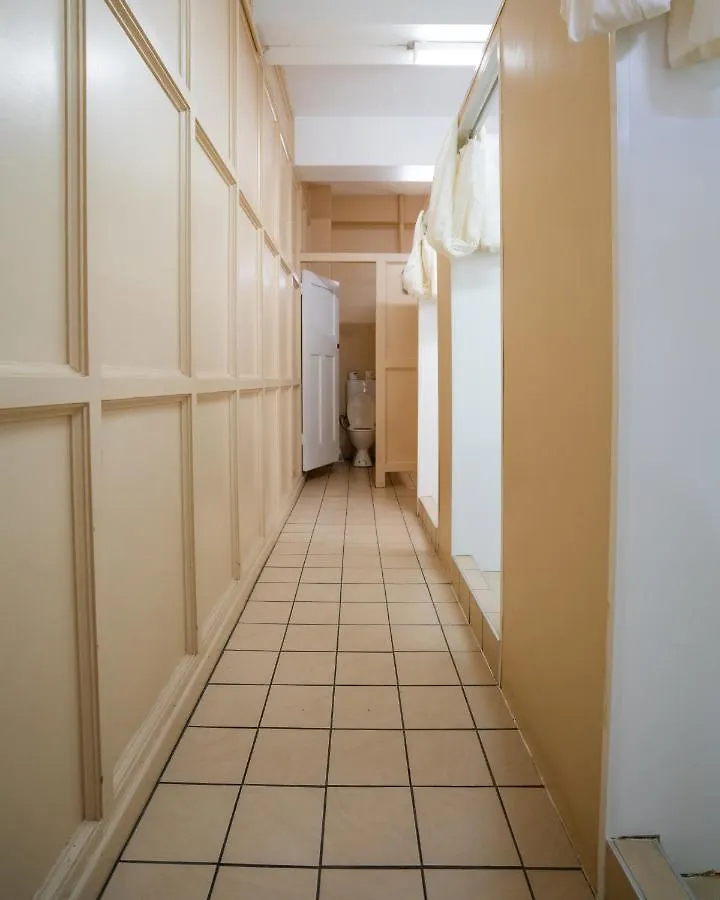 Commercial Hotel Clermont 0*,  오스트레일리아